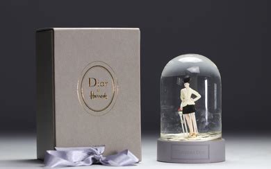 Christian Dior. 1997. Boule à neige à flocons étoilés do